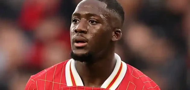 مدافع ليفربول يترك قراره بيد ريال مدريد