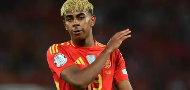 تقارير توضح سبب اختيار لامين يامال اللعب لمنتخب إسبانيا