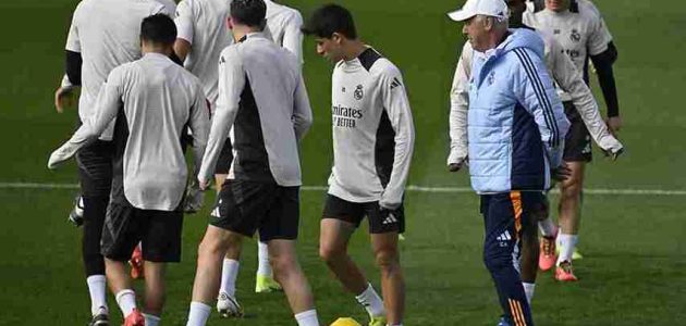 نجم ريال مدريد الحالي ينتقد مدربه السابق أنشيلوتي بأسلوب ساخر